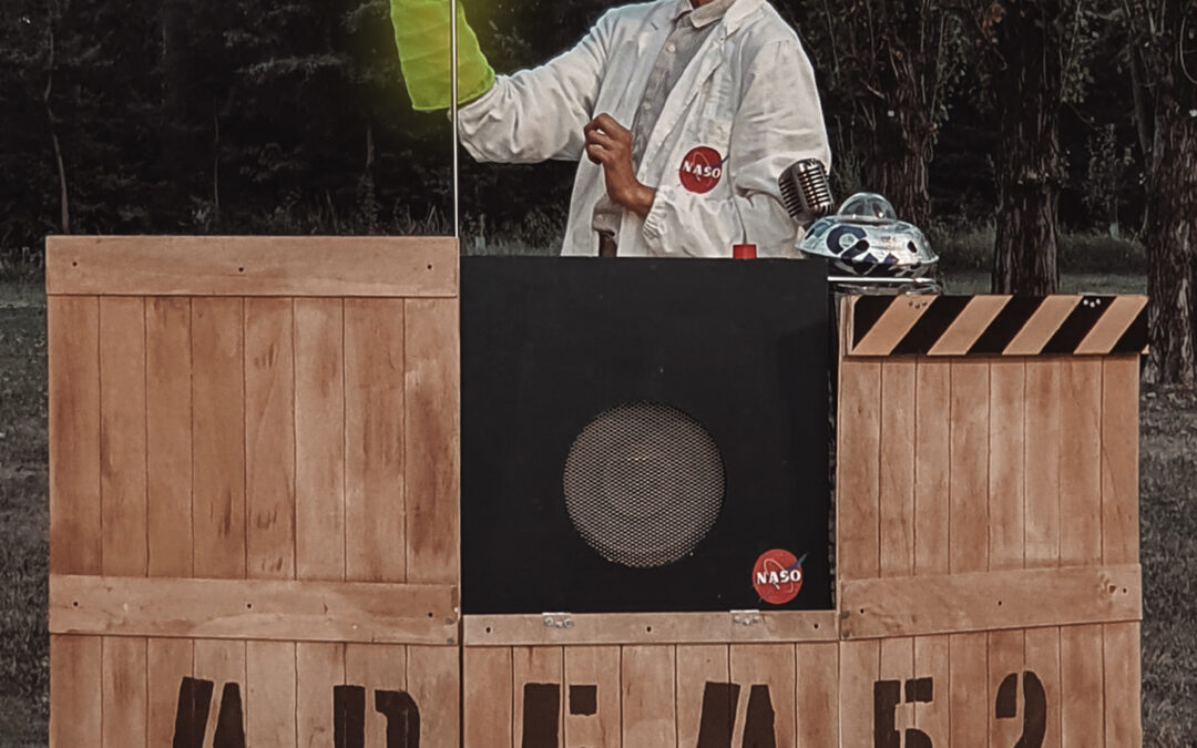 AREA52 – Spettacolo per theremin, loopstation e pupazzi alieni